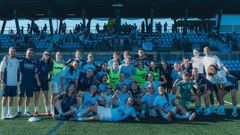Las jugadoras y cuerpo t�cnico de As Celtas, tras el triunfo en liga ante el Avil�s.