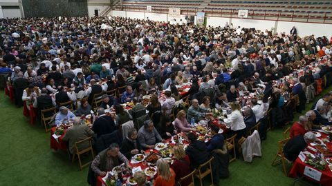 Grupos de amigos y familiares de todas las edades reservaron su mesa