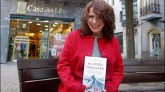 La escritora asturiana Pilar S�nchez Vicente (Gij�n, 1961) durante la entrevista concedida a Efe en Gij�n con motivo de la publicaci�n de su �ltima novela  Mujeres errantes , una historia de humillaci�n, maltrato y supervivencia con un atisbo de esperanza
