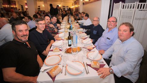 CENA JUBILACION DE ANTONIO TUBIO PI?EIRO JEFE DE LA POLICIA LOCAL DE RIANXO, MANEIRO, DESPUES DE 37 A?OS AL FRENTE EN EL PUESTO DE RIANXO