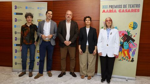 De esquerda a dereita, E. F�rneas, da AAAG; J. Sutil, director da Agadic; G. Castro, concelleiro de Cultura e Turismo da Coru�a; A. Veira, da Deputaci�n da Coru�a; e Gloria Rico, directora da gala.