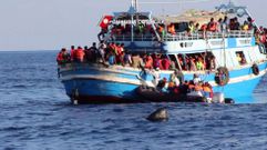 Imagen de uno de los barcos que cruzan el Mediterr�neo desde Libia hacia Italia.