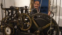 Gerardo Garc�a daba cuerda al reloj de O Carballi�o