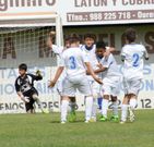 Los canteranos de la Uni�n celebran un gol al Porri�o. 