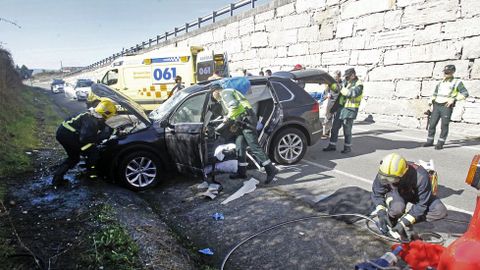 Herido grave al chocar con su coche contra un muro en Monforte