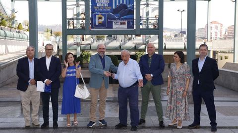 David Mart�nez y Jorge Bermello escenificaron en la entrada del centro comercial la entrada de Ponte Vella en la CEO