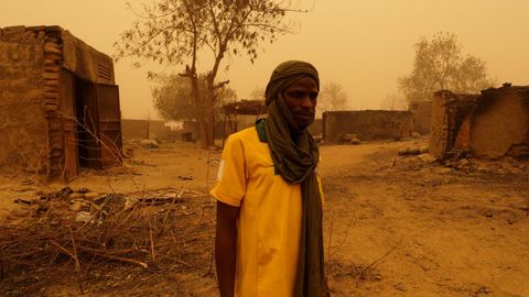Las primeras hip�tesis de la matanza de hoy indican que pudo tratarse de una venganza por el ataque el pasado marzo que tuvo lugar en el poblado de Ogossagou, tambi�n en el centro de Mali, y que se sald� con 157 muertos