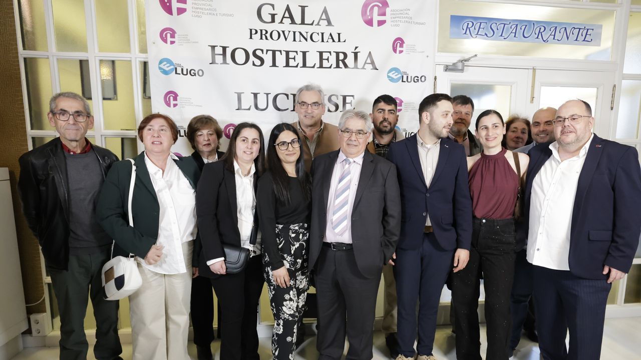 Fiesta de los hosteleros en Ribadeo, con premio para Jesús Galdo, jefe de cocina del restaurante O Val do Naseiro