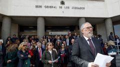 El juez decano de Madrid, Antonio Viejo, junto a otros jueces y fiscales en la protesta de Madrid