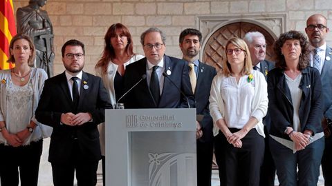 Reunin extraordinaria del gobierno de la Generalitat. El presidente, Quim Torra, acompaado de Elsa Artadi y Pere Aragones, entre otros.