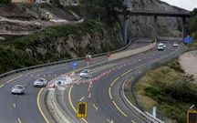 Imagen del corte de carriles junto al peaje de Arteixo. 