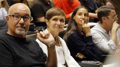 Beatriz Pad�n (segunda por la izquierda), hasta ahora directora de Zara Mujer; junto a su marido, Francisco Gal�n, director de tecnolog�a de tienda de la compa��a