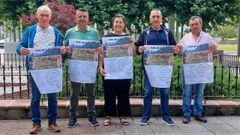 <span lang= gl >Membros da directiva da Comunidade de Montes Veciais Costa de Laxamoura co alcalde, Demetrio Salgueiro, e a concelleira de Agricultura e Gandeira, Dolores Meitn, na presentacin do programa da feira</span>