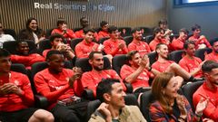 La primera plantilla durante una charla sobre salud mental