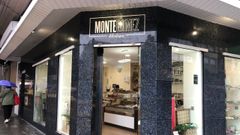 Local que sufri� un robo el s�bado. En la esquina a la izquierda se puede ver el hueco que hizo el ladr�n con un martillo