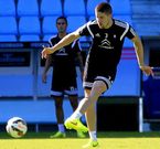 Andreu Font�s parece uno de los fijos en el centro de la defensa para el inicio del curso. 