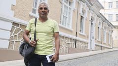 C�esar Montalvo, retratado este mi�rcoles a las puertas de la Cocina Econ�mica