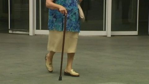 Drogaba a ancianos para robarles en casa