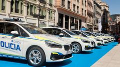 Varios veh�culos de BMW, en la presentaci�n de la nueva flota de la Polic�a Local de Oviedo