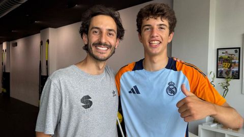 Javier Vila con Santi Timiraos, de Seitura Adestramento, con quien se prepara durante los veranos