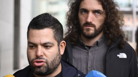 Los integrantes de la Asamblea Moza d�Asturies (AMA) que fueron agredidos durante las fiestas de San Mateo en Oviedo, Rub�n Ros�n (d) y Jorge Fern�ndez (i)