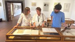Donacin de un documento al archivo municipal de Betanzos