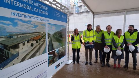La conselleira de Infraestruturas, Ethel Vazquez, visitó las obras de la estación de autobuses para la intermodal de A Coruña