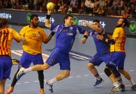 El Teucro mantuvo el partido igualado hasta el tramo final del encuentro en el que el Barcelona se hizo con una ventaja definitiva. 