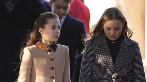 La princesa Carlota y Mia Tindall, juntas a la salida de la misa
