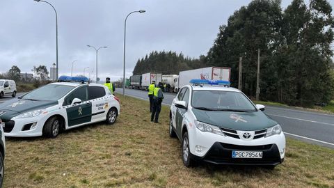 Vigilancia de la Guardia Civil durante la huelga del transporte