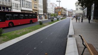 Trabajos para ultimar el nuevo carril bici de los Cantones