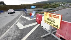 El acceso a la A-8 estaba ayer cortado por niebla en Mondo�edo