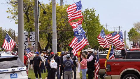 Concentracin, ayer en Long island, de ciudadanos a favor de la reapertura de negocios, en el llamado Rally de Commack