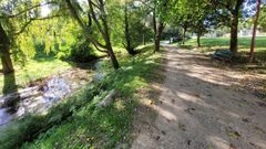 El paseo fluvial del r�o Sarela, en Santiago, donde se produjo la brutal agresi�n.