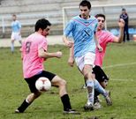 En el conjunto ribadense preocupa el estado del terreno de juego.