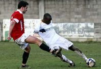 El delantero Kiss, a la derecha, regresa al Lemos con el objetivo de marcar goles.