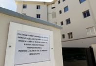 Un cartel en Marxi�n conmina a la ciudadan�a a acudir por la tarde al puesto de Cambados. 