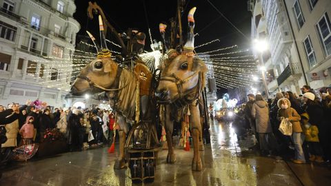 Las enormes vacas sagrada mecanizadas