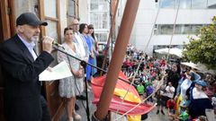 O cronista oficial de Viveiro, Carlos Nuevo Cal, ofreceu este mrcores desde o balcn da Biblioteca Municipal (antiga Casa do Concello) o pregn das patronais de San Roque, no que achegou interesantes datos sobre a celebracin da festa  longo do tempo