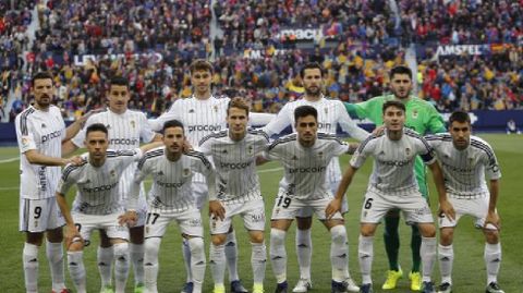 El once del Real Oviedo en el Ciudad de Valencia