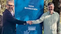 Luis Oujo y Francisco Calo durante la firma al convenio de adhesi&oacute;n de la Xunta
