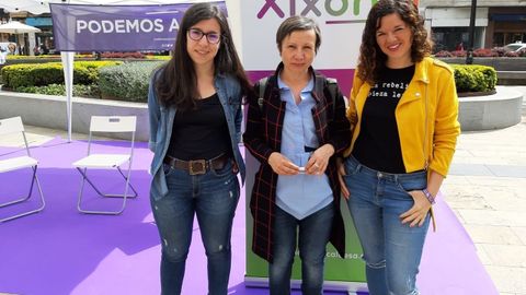 Alba Gonz�lez junto a aa candidata a la alcald�a por Podemos-Equo Xix�n, Yolanda Huergo, y la diputada nacional por Podemos Asturies, Sof�a Casta��n