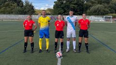 Uxa, acompaada de Celia y Selina, con los capitanes del Polgono y el Sporting Carballio