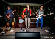 Un momento de la actuaci�n del grupo The Twin-Sets.