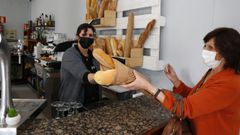 Uno de los tres locales de Fari�a, pan de aldea, donde el caf� peque�o cuesta 1 euro y se va a mantener