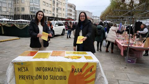 Tania Labandeira, integradora social de Andaina, y Ana Vidal, concejala de Servizos Sociais de Rianxo.