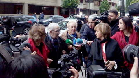 Fern�ndez Villa, ante los medios, a su llegada a los juzgados