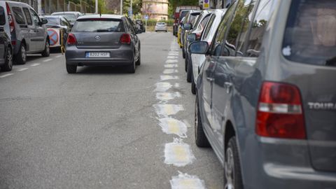 Aspecto de la calle Palamios tras la actuacin del vecino ahora condenado por pintar de blanco las lneas amarillas que restringen el aparcamiento