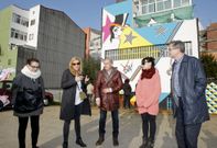 Varela, V�zquez, Regueira, De Las Heras y Evencio Ferrero, ayer, con el mural de la artista de fondo. 