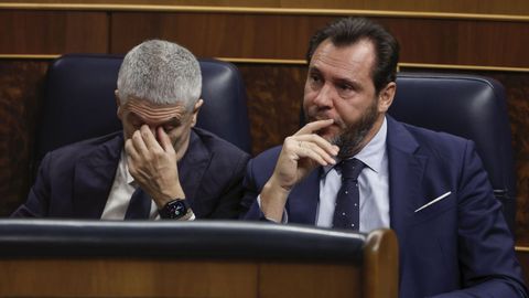Los ministros de Interior, Fernando Grande-Marlaska, y de Transportes, Óscar Puente